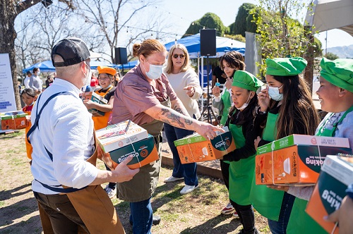 Children receive culinary prizes for their participation.